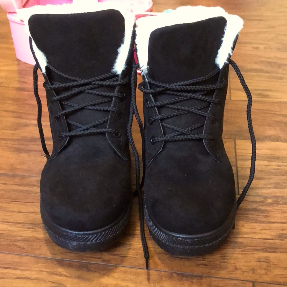 Women’s black faux fur boots